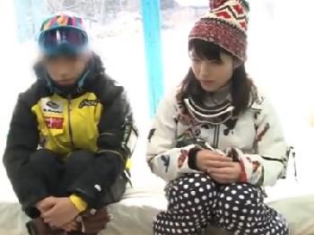 スキーに遊びに来ていた素人娘が緊張しつつも直ちに性行為