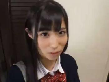 童顔の美少女女子校生が制服姿のままで部屋内性交→アクメ顔披露