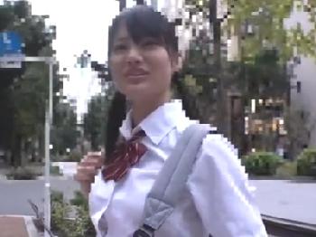 至って優等生そうな女子校生がちゅぽちゅぽ卑猥な音立ててフェラチオ