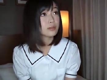 乳首を舐められるとすぐにお股がヌレヌレになる感度良好な女子校生に中出し