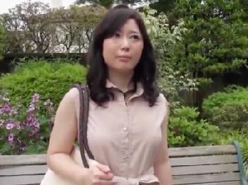 優等生そうな人妻が爆発寸前な性的欲望を拗らせAVデビュー