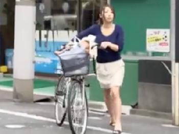 サウナレディが客の中出し精液を膣中に受け入れる!!