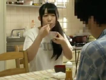 ムラっときた義理の父親に朝立ちペニスを挿入されアヘアクメする女子校生