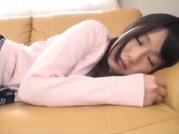 熟睡中の妹女子校生にワイセツなイタズラ→即バレするも逆に痴女られ近親性交に発展W