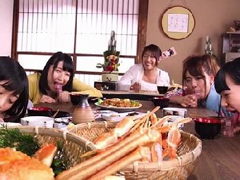 ペニスがあったらしゃぶらずにはいられない!!電話中も机や椅子から飛び出たアレに夢中なトンデモ家族