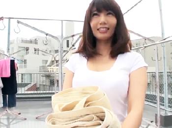 同じマンションに卑猥なスレンダーお姉さんが住んでいてラッキー性交