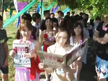 人気女優たちとバスの中でも性行為するバコバコバスツアー!!あちらこちらで喘ぎ声と射精