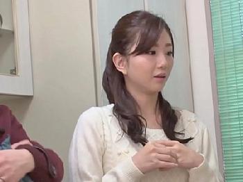 婚約者と内見中に不動産屋と死角でヤリ狂うマダム