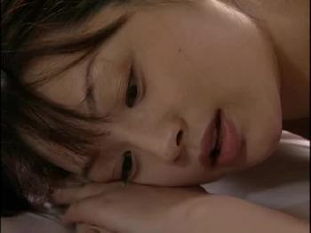 夫がいる部屋で変態コスプレさせられる淫らな人妻