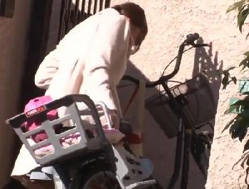 家まで特定されて付け狙われた人妻→プロレイパーに侵入されてイラマ婦女暴行!!