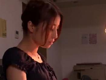 長年ご無沙汰で性的欲望が爆発寸前なお姉さんが数年ぶりのペニスで陥落イキ