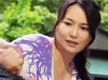 若い子の逞しい肉棒が欲しくなってしまい温泉で密通交尾