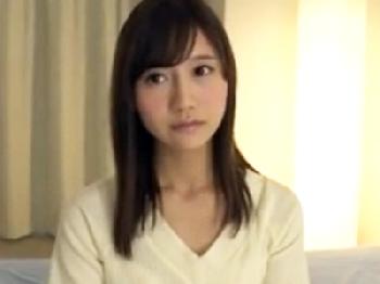 真面目系のスレンダー美少女がハードピストンピスに潮吹きアクメW