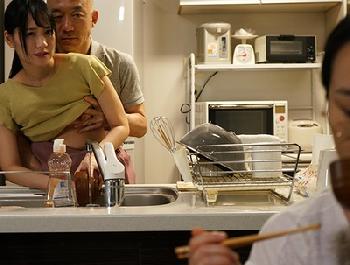 私、母の再婚相手に…毎日犯されてます。