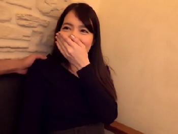 最初はハメ撮りに抵抗ありげな素人さんが熱々個人撮影