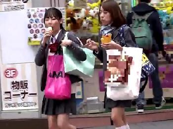 プリップリな10代の肌!!美少女女子校生2人を言いくるめて乱交部屋で調教プレイ!!