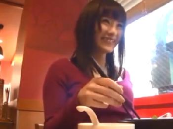 いつもノーブラでゴミ出しする人妻を遂に襲う隣人