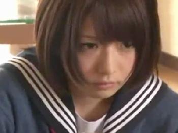 友人の妹にコタツの中でイタズラ→愛液垂れてきたので性行為