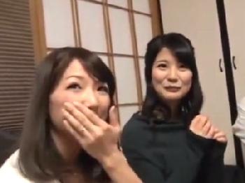 とても綺麗な人妻達と飲み会の席で乱交に発展!!