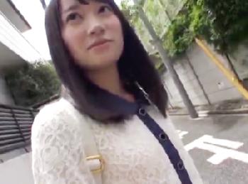 素股だけのはずが女陰内へ射精される軟派で確保した素人娘