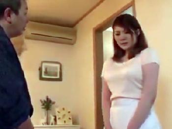 義理の父親に性的な関係を迫られて否応なしにフェラチオ→エスカレートして性的調教まで