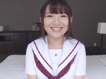 制服姿の巨乳女子校生と援交ハメ撮り→陰毛がないワレメを好き放題挿入交尾!!