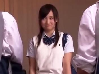 精液狂いな超キュートな女子校生に大量ぶっかけ!!