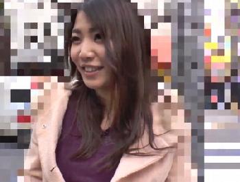 つぶらな瞳のセレブ系の美麗人妻!!久しぶりの快楽を女性器の最奥で感じながらディープキス中出し