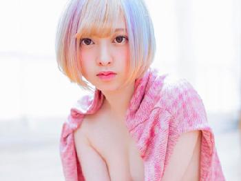 インフルエンサーとして大人気の女子がAVデビュー