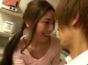 イケメンを否応なしに家に連れ込んで若ペニスに現を抜かす若妻!!