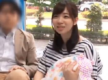 子供が生まれたばかりの素人人妻がMM越しに夫がいるのに犯されて絶頂