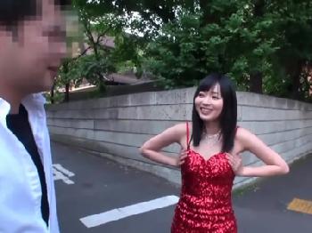 人気女優の猥褻脅威のシゴキに気合で耐えて中出しキメる素人男性