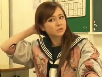 股間の穴をハードピストンされて連続オーガズムするHカップ制服美少女