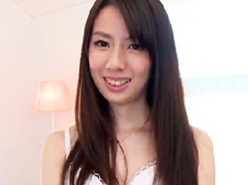 スレンダー美女がペニスに跨り跳ねるように腰を振り乱す騎乗位セックス