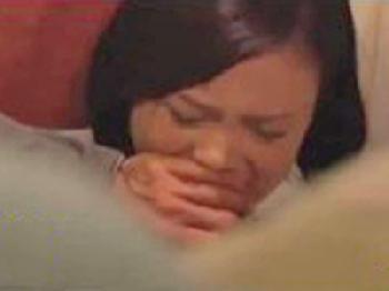 飛行機の機内での痴漢を耐えるキャビンアテンダントをさんたちのお仕事