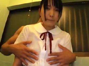 黒髪ベビーフェイス美少女が浴場での挿入で遠慮なく子宮へ直接射精されて着床アクメ