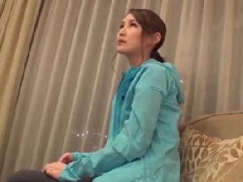 インタビューと偽ってナンパした素人さんに精液顔面射精