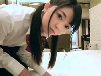 変態すぎるキュートな制服娘が自らカメラセッティングしてマゾセックス