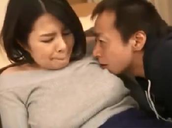 巨乳の綺麗な人妻が変態男の熟練の愛撫性技に敗北し裏切りの寝取られSEX