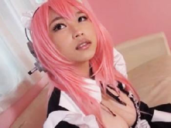 童顔の美少女が猥褻すぎるコスプレで着衣のままハメ撮り膣内射精!!