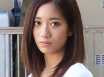 若い男を招いて肉欲をぶつけ合う動物のような交尾で牝に戻る尻軽人妻