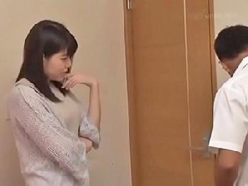 友人のお姉さんのブラでオナってたらバレてサディスティックに騎乗位でぶっこ抜かれる男子校生