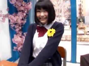 恥ずかしがる姿がチャーミングな童顔女子校生を連れ込み羞恥セックス