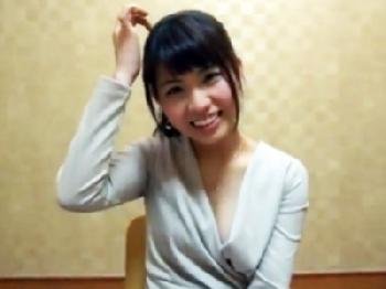 ポニーテールの清楚な女子大生が強烈バックピスでアクメ!!