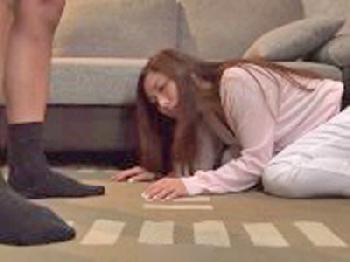 息子の勉強を見てくれている友人のスペルマ便所に堕ちる人妻