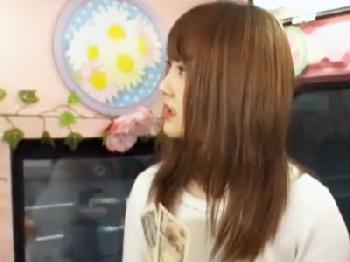 凄くキュートな女子大生が騙されてゴムなし挿入される