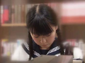 三つ編みツインテールの真面目女子校生が図書館でハゲオヤジに襲われる→怖くて声出せないまま性的暴行顔面射精ハイクラス美女される...