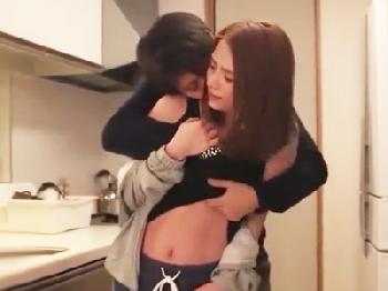 彼女の友人と不貞交尾→彼女よりかわいくて全開勃起!!