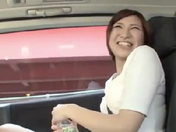 手マンだけでガクガク感じる早漏美女と密会ハメ撮り