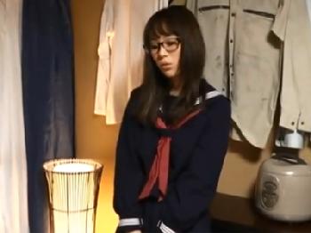 眼鏡の似合う美少女女子校生が下卑た中年男に抱かれて恍惚絶頂連発